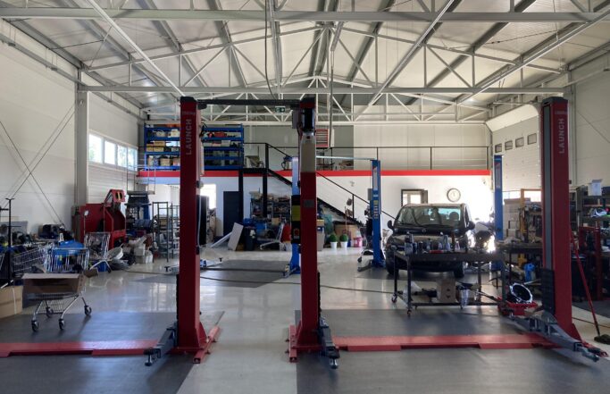 Monor – autószerelő műhely